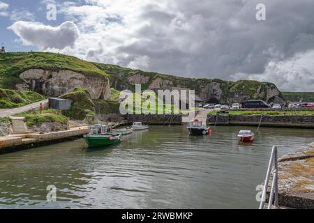 Ballintoy, comté d'Antrim, Irlande du Nord, septembre 03 2018 - le port de Ballintoy sur la côte d'Antrim était autrefois utilisé pour le tournage de certains de The Game of Throne Banque D'Images