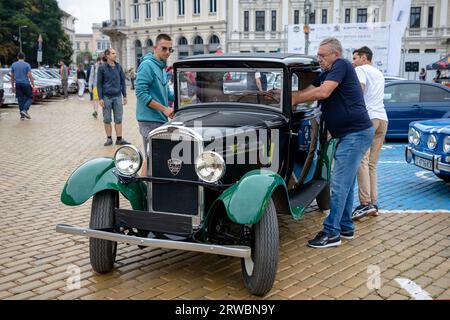 Sofia, Bulgarie - 17 septembre 2023 : défilé rétro d'automne des voitures anciennes ou anciennes, voiture rétro Banque D'Images