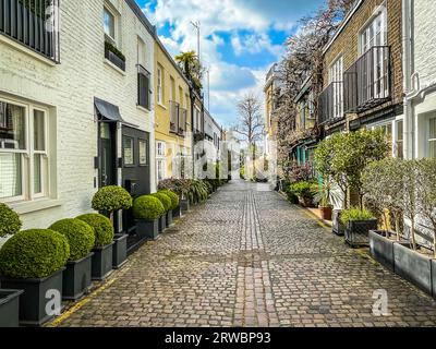 Angleterre, Royaume-Uni, 17 avril 2023, vue de Kynance Mews dans le Royal Borough de Kensington et Chelsea Banque D'Images