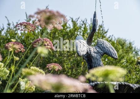 Fontaine Bittern (héron) dans le jardin du patrimoine du jardin botanique d'État de Géorgie, qui fait partie de l'Université de Géorgie à Athènes. (ÉTATS-UNIS) Banque D'Images