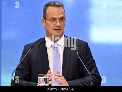 Eupen, Belgique. 18 septembre 2023. Le ministre de la Communauté allemande Oliver Paasch photographié lors d'une session plénière du Parlement de la Deutschsprachige Gemeinschaft Belges (communauté germanophone de Belgique) à Eupen le lundi 18 septembre 2023. BELGA PHOTO ERIC LALMAND crédit : Belga News Agency/Alamy Live News Banque D'Images