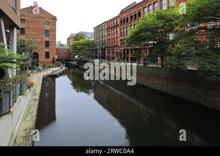 Vue le long de Canal Street, le Manchester gay village, Manchester City, Angleterre, Royaume-Uni Banque D'Images