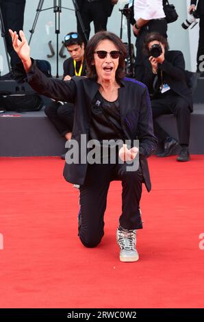 VENISE, ITALIE - SEPTEMBRE 01 : Alberto Fortis assiste à un tapis rouge pour le film "Poor Things" au 80e Festival du film de Venise Banque D'Images