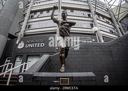 Newcastle upon Tyne, Royaume-Uni. 16 septembre 2023. St. James Park NEWCASTLE UPON TYNE, ANGLETERRE - SEPTEMBRE 16 : statue de l'ancien attaquant de Newcastle United Alan Shearer avant le match de Premier League entre Newcastle United et Brentford FC à St. James Park le 16 septembre 2023 à Newcastle upon Tyne, Angleterre. (Photo Danilo Fernandes/SPP) (Danilo Fernandes/SPP) crédit : photo de presse SPP Sport. /Alamy Live News Banque D'Images