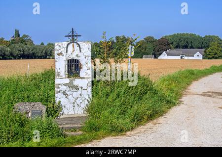 Chapelle et plaque commémorative commémorant la bataille de Ramillies, 1706 Guerre de succession d'Espagne en Brabant wallon, Wallonie, Belgique Banque D'Images