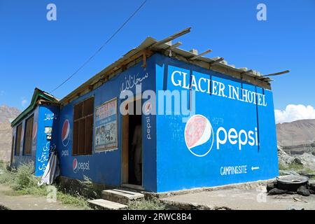 Glacier Hôtel et camping au Glacier Hopper à Gilgit Baltistan Banque D'Images