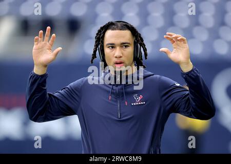 Houston, Texas, États-Unis. 17 septembre 2023. Le quarterback des Texans de Houston, C.J. Stroud (7 ans), s'étire avant le match entre les Texans de Houston et les Colts d'Indianapolis au NRG Stadium de Houston, Texas, le 17 septembre 2023. (Image de crédit : © Erik Williams/ZUMA Press Wire) USAGE ÉDITORIAL SEULEMENT! Non destiné à UN USAGE commercial ! Banque D'Images