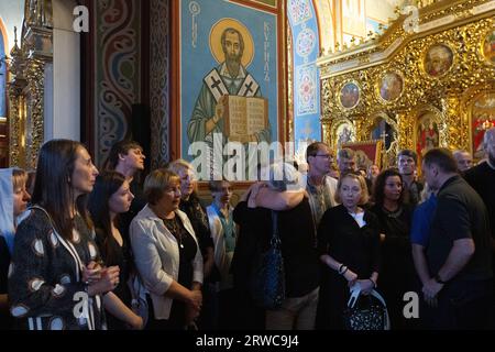 Kiev, Ukraine. 9 septembre 2023. Parents et amis assistent à une cérémonie d'adieu pour le scientifique et érudit religieux ukrainien Igor Kozlovsky à Kiev. En 2016-2017, Igor Kozlovsky a survécu à la captivité russe. (Image de crédit : © Oleksii Chumachenko/SOPA Images via ZUMA Press Wire) USAGE ÉDITORIAL SEULEMENT! Non destiné à UN USAGE commercial ! Banque D'Images