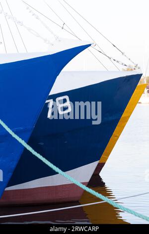 Navires amarrés dans le port, composition, mer Baltique. Banque D'Images