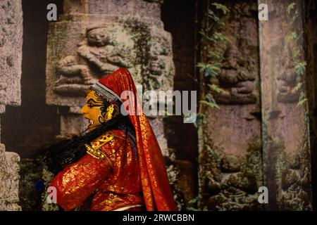 KOCHI, INDE - 28 JANVIER 2023 : danseurs dans le théâtre indien, Kerala, Inde. Banque D'Images