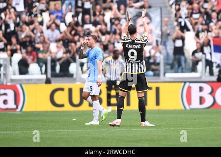 Dusan Vlahovic (Juventus) salue les supporters avant d'être remplacé lors du match de Serie A football entre la Juventus FC et le SS Lazio à Allianz S. Banque D'Images