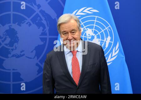 New York, États-Unis. 18 septembre 2023. Le Secrétaire général des Nations Unies Antonio Guterres attend des dirigeants en visite au siège de l'ONU. Crédit : Enrique Shore/Alamy Live News Banque D'Images