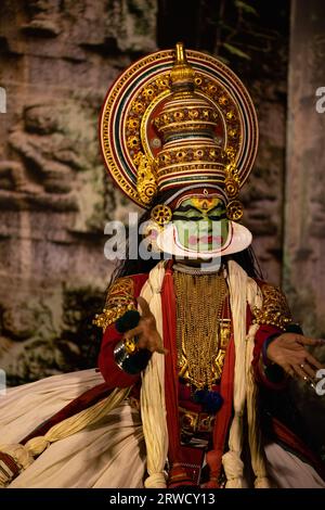 KOCHI, INDE - 28 JANVIER 2023 : danseurs dans le théâtre indien, Kerala, Inde. Banque D'Images