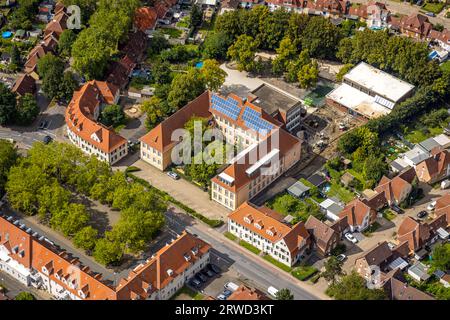 Vue aérienne, uftbild, colonie de mineurs, cité-jardin, école Diesterweg avec chantier, Ahlen, région de la Ruhr, Rhénanie du Nord-Westphalie, Allemagne, con Banque D'Images