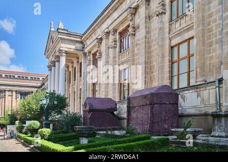 Istanbul, Turquie - septembre 16 2023 : Musées d'archéologie d'Istanbul. Le complexe de trois musées contient plus d'un million de pièces d'époques différentes Banque D'Images