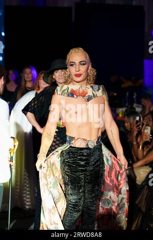 Elton Ilirjani marche au défilé de la Fashion week SS24 à Londres, Angleterre, le 15 septembre 2023 (photo de David Warren /Sipa? USA) crédit : SIPA USA/Alamy Live News Banque D'Images