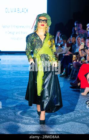 Elton Ilirjani marche au défilé de la Fashion week SS24 à Londres, Angleterre, le 15 septembre 2023 (photo de David Warren /Sipa? USA) crédit : SIPA USA/Alamy Live News Banque D'Images