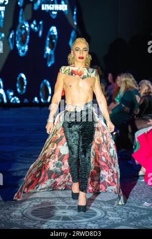 Elton Ilirjani marche au défilé de la Fashion week SS24 à Londres, Angleterre, le 15 septembre 2023 (photo de David Warren /Sipa? USA) crédit : SIPA USA/Alamy Live News Banque D'Images