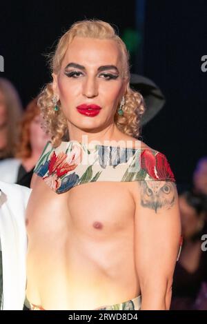 Elton Ilirjani marche au défilé de la Fashion week SS24 à Londres, Angleterre, le 15 septembre 2023 (photo de David Warren /Sipa? USA) crédit : SIPA USA/Alamy Live News Banque D'Images