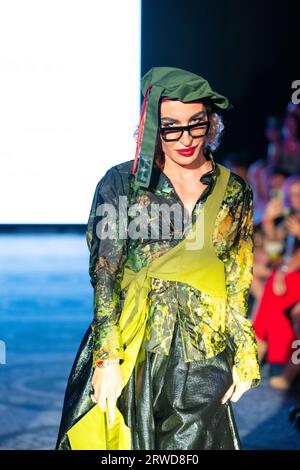 Elton Ilirjani marche au défilé de la Fashion week SS24 à Londres, Angleterre, le 15 septembre 2023 (photo de David Warren /Sipa? USA) crédit : SIPA USA/Alamy Live News Banque D'Images