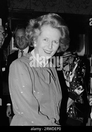 LONDRES, ROYAUME-UNI. 27 août 1986 : la première ministre Margaret Thatcher au Theatre Royal Haymarket pour une représentation de long Day’s Journey into Night. Photo © Paul Smith/Featureflash Banque D'Images