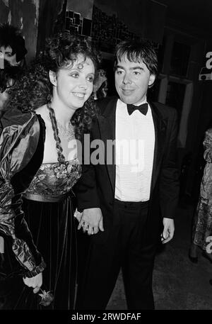 LONDRES, ROYAUME-UNI. 9 octobre 1986 : Andrew Lloyd Webber & Sarah Brightman à la soirée d’ouverture de « The Phanthom of the Opera » à Londres. Photo © Paul Smith/Featureflash Banque D'Images