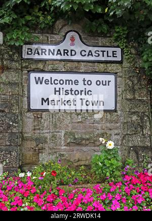 Signe de bienvenue à Barnard Castle, Teesdale, County Durham, Angleterre, Royaume-Uni, DL12 8PH - Bienvenue dans notre ville historique de marché Banque D'Images