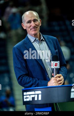 Brad Gilbert, commentateur de tennis ESPN, et entraîneur de Coco Gauff au US Open tennis Champipnships 2023. Banque D'Images