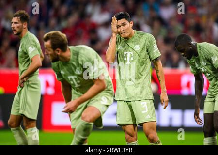 Munich, Allemagne. 15 septembre 2023. Football : Bundesliga, Bayern Munich - Bayer Leverkusen, Journée 4, Allianz Arena. Min-jae Kim de Munich (2e à partir de la droite), Harry Kane de Munich (2e à partir de la gauche) et Leon Goretzka de Munich (l) et Dayot Upamecano de Munich (r) réagissent malheureusement. Crédit : Tom Weller/dpa/Alamy Live News Banque D'Images