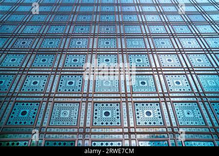Façade décorative en verre de l'Institut du monde arabe, 1 rue des fosses, Paris, France Banque D'Images