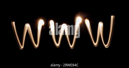 WWW  = World Wide Web écrit avec une lampe Banque D'Images