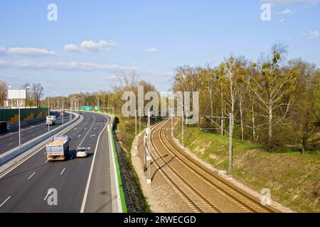 Autoroute et railroad infrastructures urbaines paysages de Varsovie, Pologne Banque D'Images