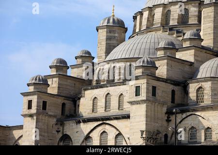 La nouvelle mosquée (turc : Yeni Valide Camii) détails architecturaux à Istanbul, Turquie Banque D'Images