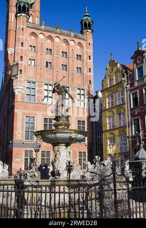 Fontaine de Neptune, la statue en bronze du dieu romain de la mer dans la vieille ville de Gdansk (Dantzig), Pologne Banque D'Images