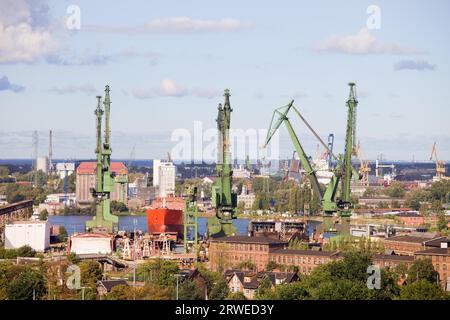 Paysage industriel de l'historique chantier naval de la ville de Gdansk en Pologne Banque D'Images