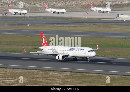 ISTANBUL, TURKIYE - 17 SEPTEMBRE 2022 : l'Airbus A321-231 (7274) de Turkish Airlines atterrit à l'aéroport international d'Istanbul Banque D'Images