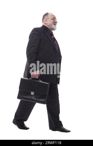 homme d'affaires avec un porte-documents en avant. isolé sur un blanc Banque D'Images