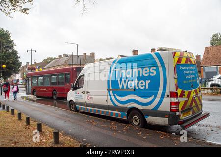 Harefield, London Borough of Hillingdon, Royaume-Uni. 18 septembre 2023. Une camionnette Thames Water garée à Harefield. À la suite de fortes pluies, la carte de surveillance de la durée des événements de Thames Water montre que les stations de traitement des eaux usées ont déversé des rejets dans les rivières de la région de Thames Water, dont certaines auraient inclus des eaux usées. Crédit : Maureen McLean/Alamy Banque D'Images