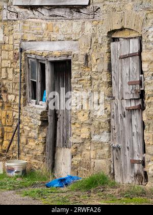 Bâtiments agricoles anciens et abandonnés dans le South Shropshire, Angleterre, Royaume-Uni Banque D'Images