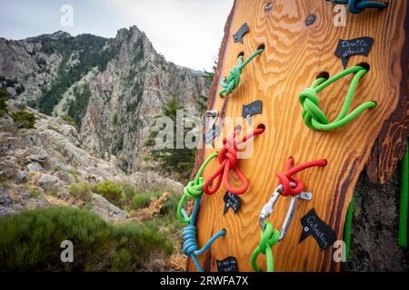 Échantillon de nœuds utiles dans les activités de montagne, refuge de Mariailles, région du Conflent, Pyrénées-Orientales, région Languedoc-Roussillon, République française, Banque D'Images