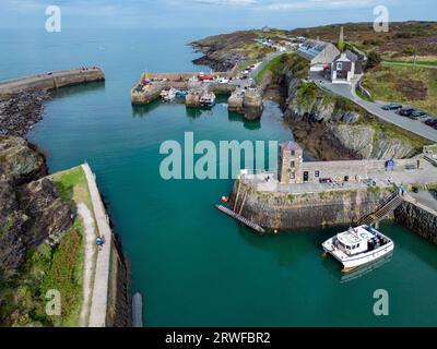 Vue aérienne du port d'Amlwch sur l'île d'Anglesey dans le nord du pays de Galles au Royaume-Uni. Banque D'Images