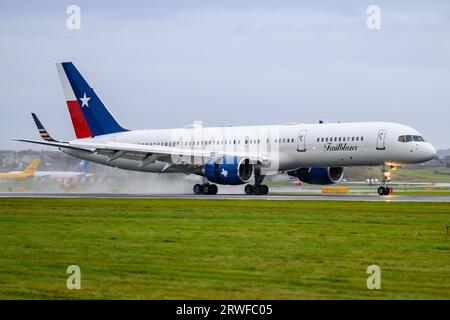 Une visite aérienne rare et inhabituelle à l'aéroport d'Édimbourg, ou tout autre aéroport en dehors des États-Unis, 'Testbedd' N473AP L3Harris technologies Boeing 757-26D(WL), Écosse. Banque D'Images