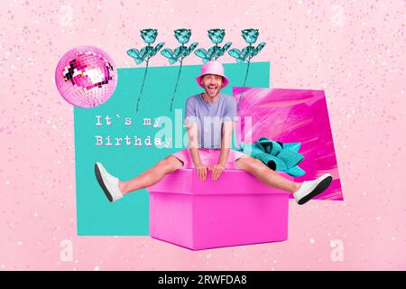 Image de collage d'image d'homme positif joyeux assis sur la boîte de giff énorme réjouissez le jour d'anniversaire isolé sur fond coloré Banque D'Images