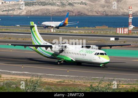 Avión turbo hélice ATR72 de la aerolínea Binter Canarias Banque D'Images