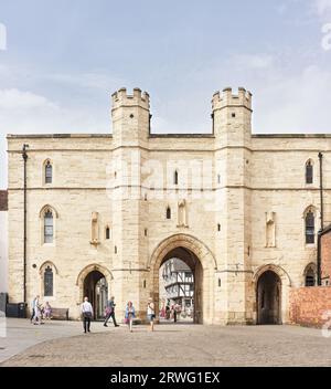 Sortie Exchechiergate de la cathédrale médiévale normande construite à Lincoln, Angleterre. Banque D'Images