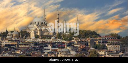Istanbul, Turquie, 11 septembre 2023 : célèbre Mosquée Rustem Pacha, Nouvelle Mosquée et Mosquée Suleymaniye, Bosphore, Banque D'Images