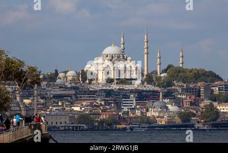 Istanbul, Turquie, 11 septembre 2023 : célèbre Mosquée Rustem Pacha, Nouvelle Mosquée et Mosquée Suleymaniye, Bosphore, Banque D'Images