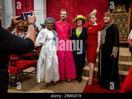 La Haye, pays-Bas. 19 septembre 2023. LA HAYE - député Sjoerd Warmerdam (2e l, D66) avant le discours du Trône au Théâtre Royal. Le discours du Trône est lu par le roi Willem-Alexander au théâtre parce que le Ridderzaal n'est pas disponible en raison de la rénovation du Binnenhof. ANP REMKO DE WAAL netherlands Out - belgique Out Credit : ANP/Alamy Live News Banque D'Images