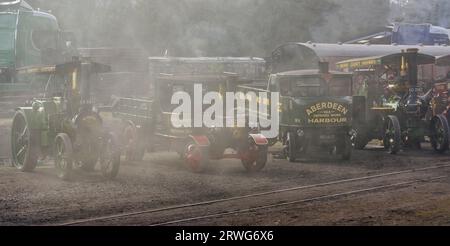Bateau de Garten Écosse rallye vapeur dense fumée des moteurs de traction Banque D'Images