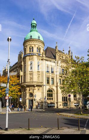 Bâtiment de la Hannoversche Bank, aujourd'hui siège de la Deutsche Bank, sur la place Georgsplatz à Hanovre, Basse-Saxe, Allemagne, à usage éditorial uniquement. Banque D'Images